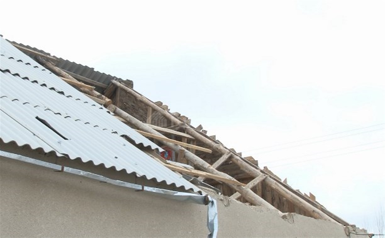 В Чернском районе ветер сорвал крыши с шести частных домов