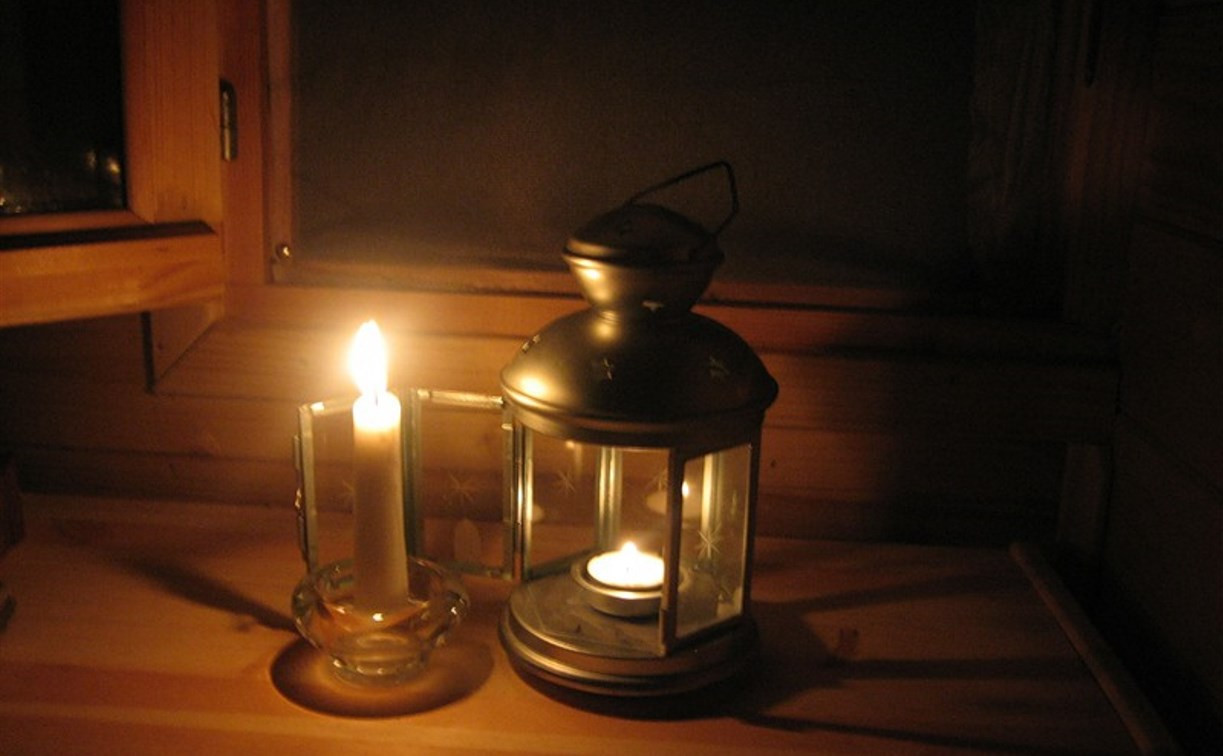 Харьков без света и воды сегодня. Дом без электричества. Освещение без электричества. Свет в домике без электричества. Освещение в доме без электричества.