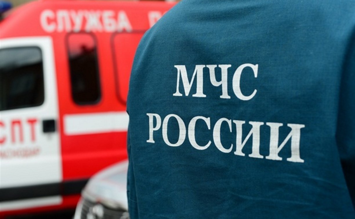 В Донском из горящей квартиры пожарные спасли двух человек