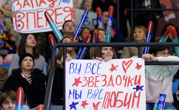 Матч Звезд Женской хоккейной лиги и Кубок Вызова посетило более 6000 болельщиков