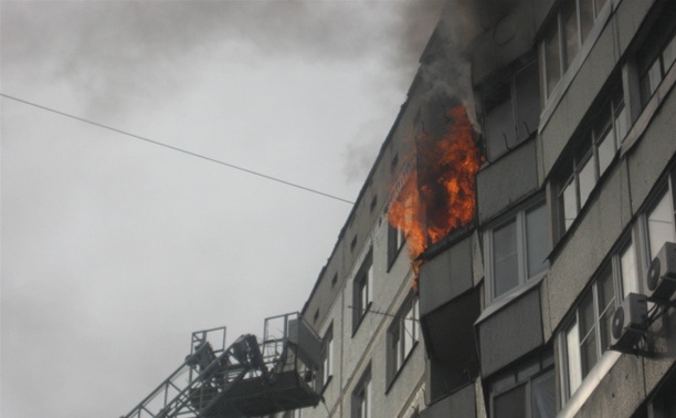 Курильщик поджег балкон своих соседей