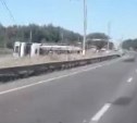 В Тульской области опрокинувшаяся фура перегородила дорогу: видео