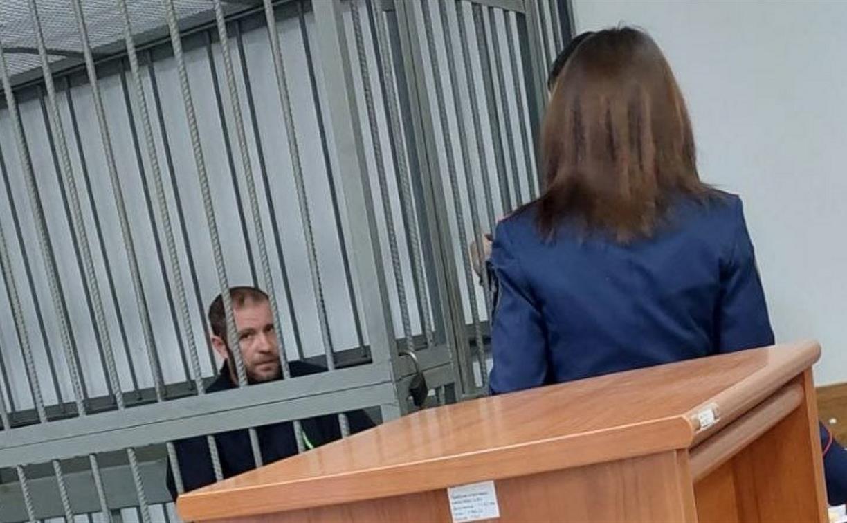 В Алексине мигрант отрезал ухо собутыльнику и выкинул труп в подъезд: суд огласил приговор