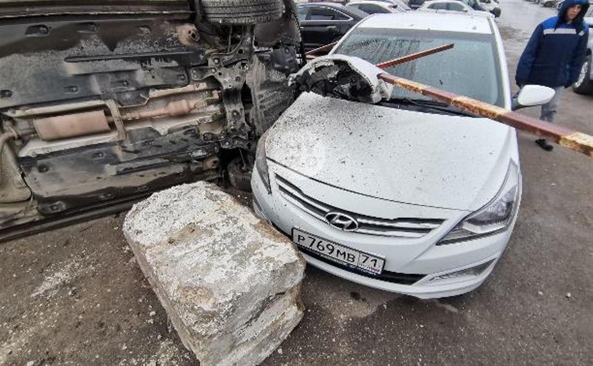 Авария с перевертышем на Новомосковском шоссе попала на видео