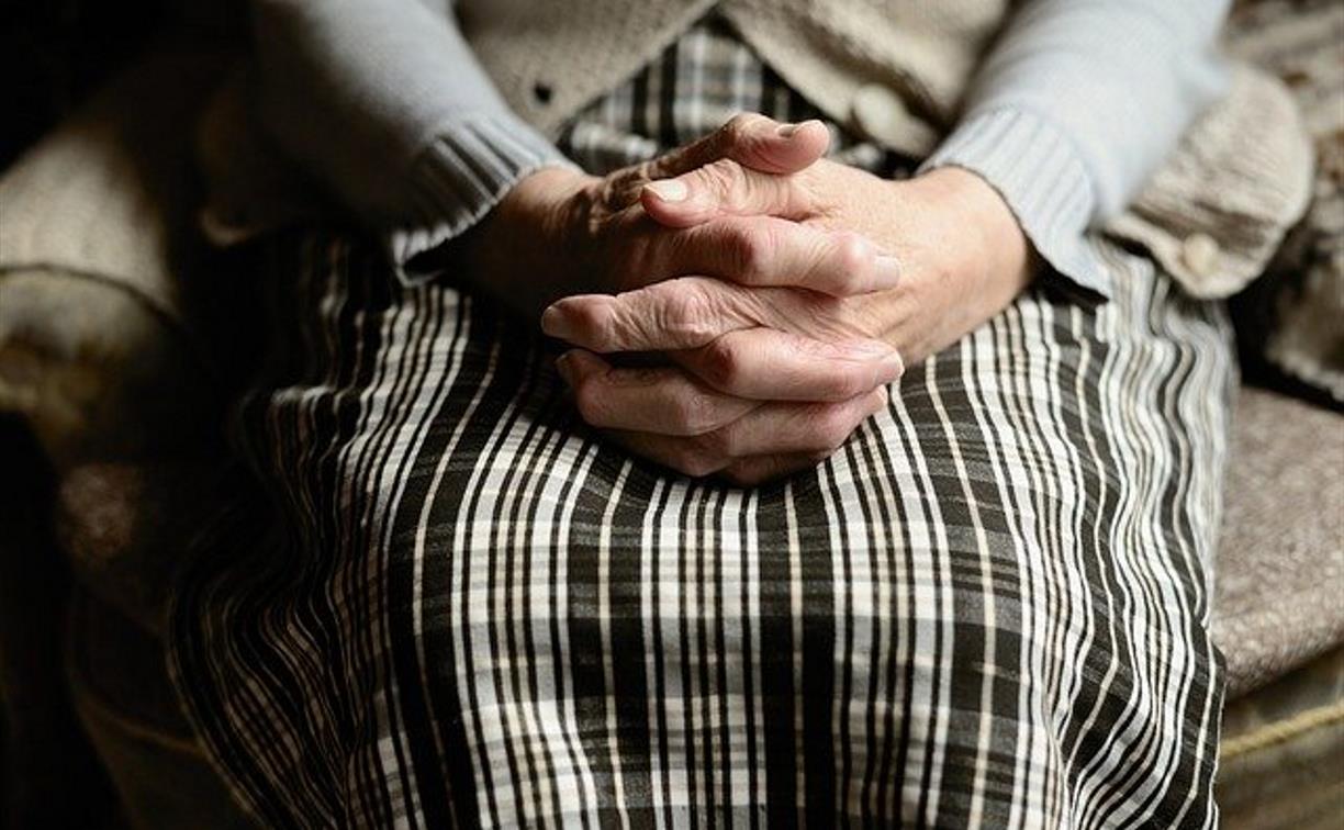 Обмани старушку. Фото жестокого обращения с пожилыми. Обманули пенсионерку. Пенсионерка Pixabay.