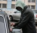 В Щекинском районе 19-летний юноша обчистил машину
