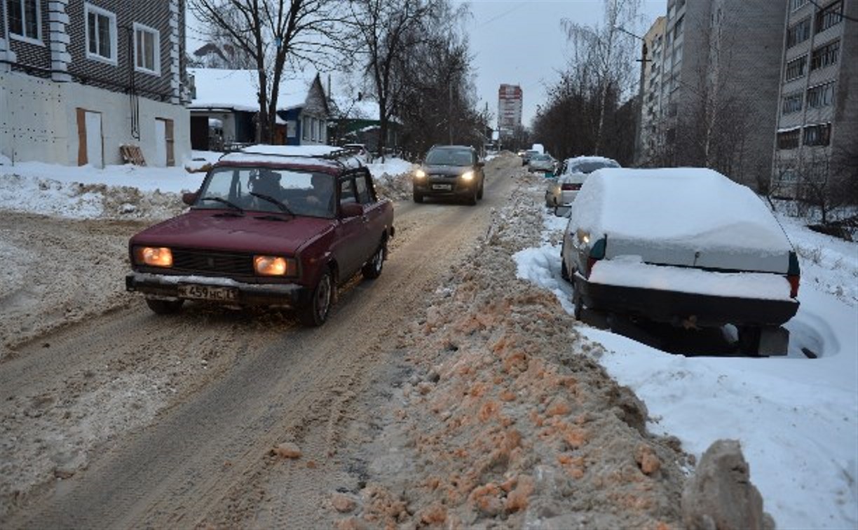 Расчистка города от снега идет в круглосуточном режиме