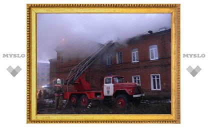 Пожарные спасли из горящего дома 15 жильцов
