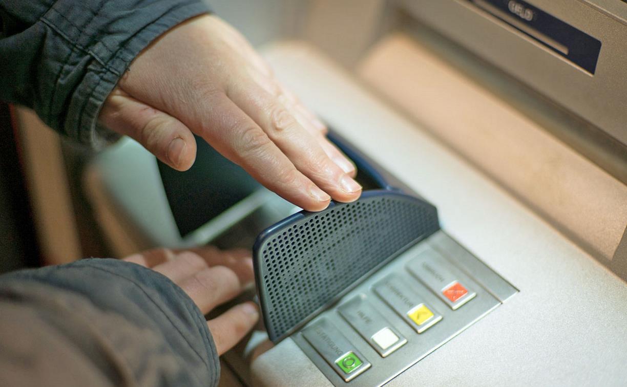 Туляка будут судить за кражу забытых в банкомате денег