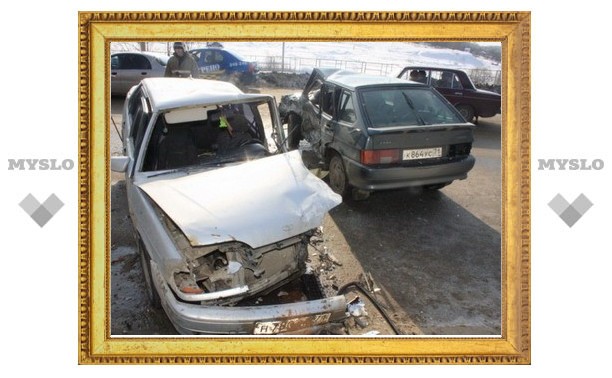 В Туле при столкновении трех автомобилей погиб человек