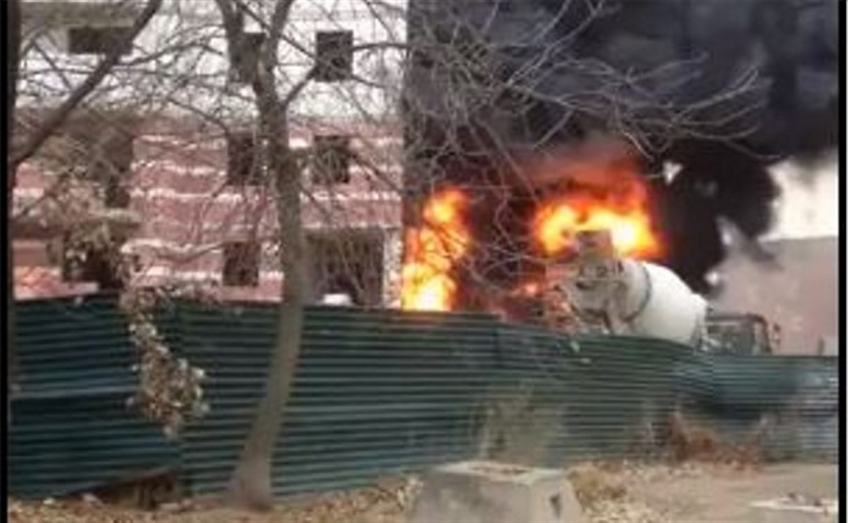 В новостройке на улице Седова загорелся строительный мусор
