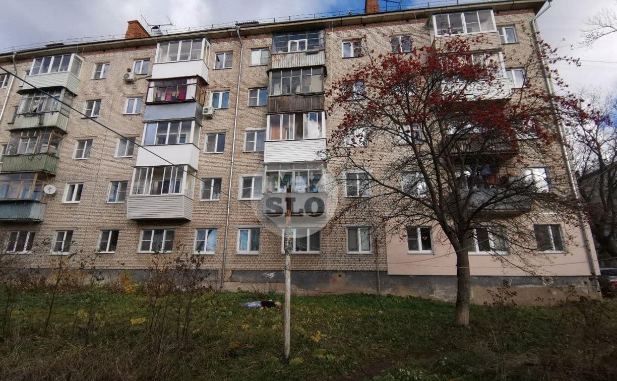 На ул. Немцова в Туле с балкона четвертого этажа выпал мужчина