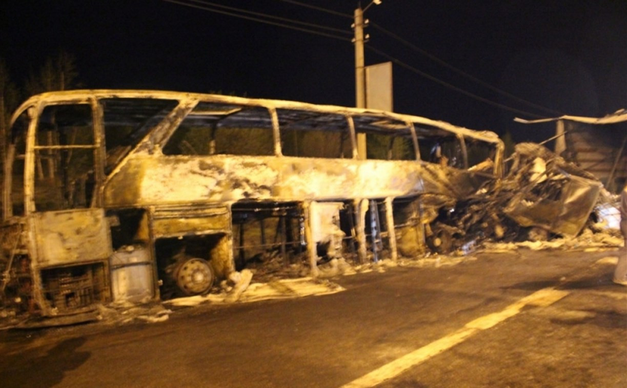 ДТП под Ясногорском: пожар после столкновения грузовика и автобуса попал на видео
