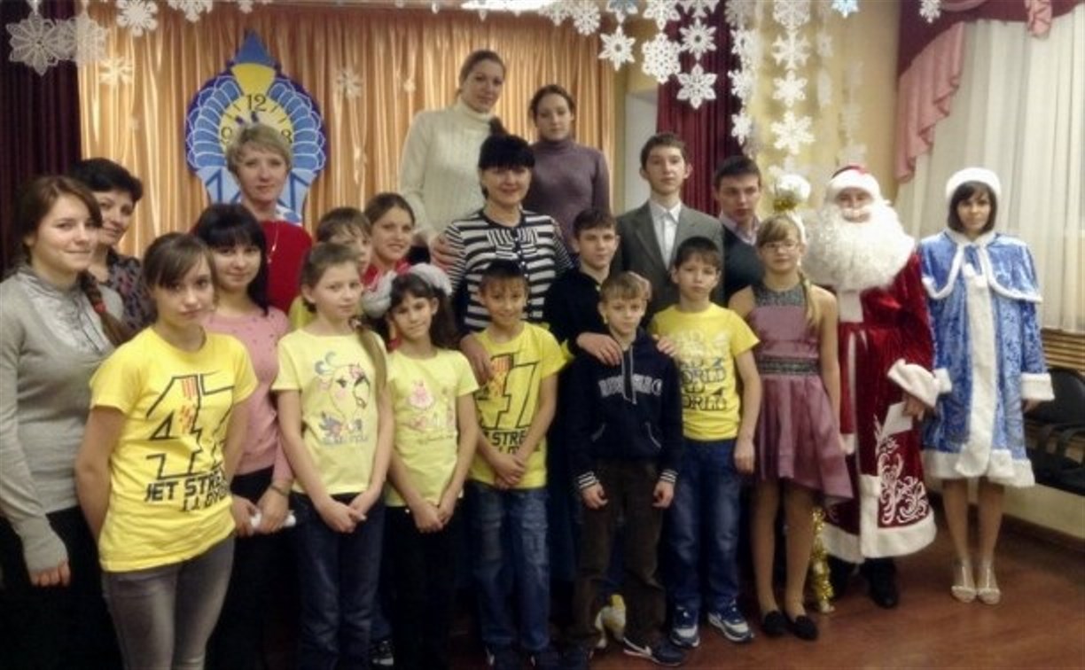 Сотрудники тульского министерства культуры поздравили долматовских сирот