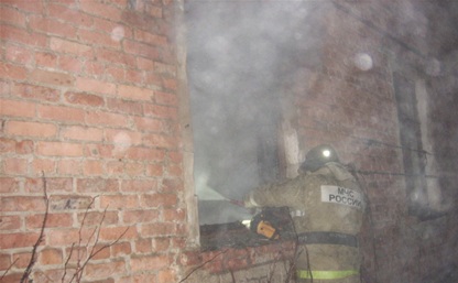 В Кимовске пожарные спасли из огня двух человек
