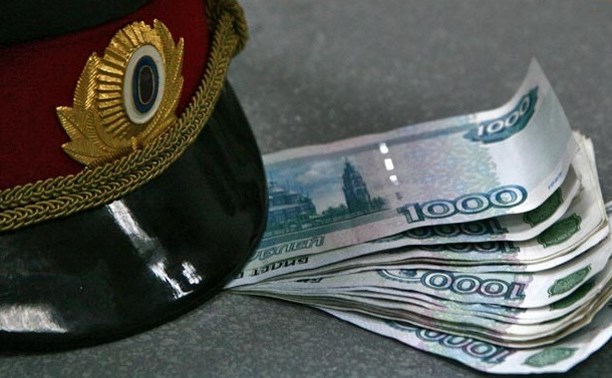 В Суворовском районе бывшего сотрудника ДПС осудят за взятку