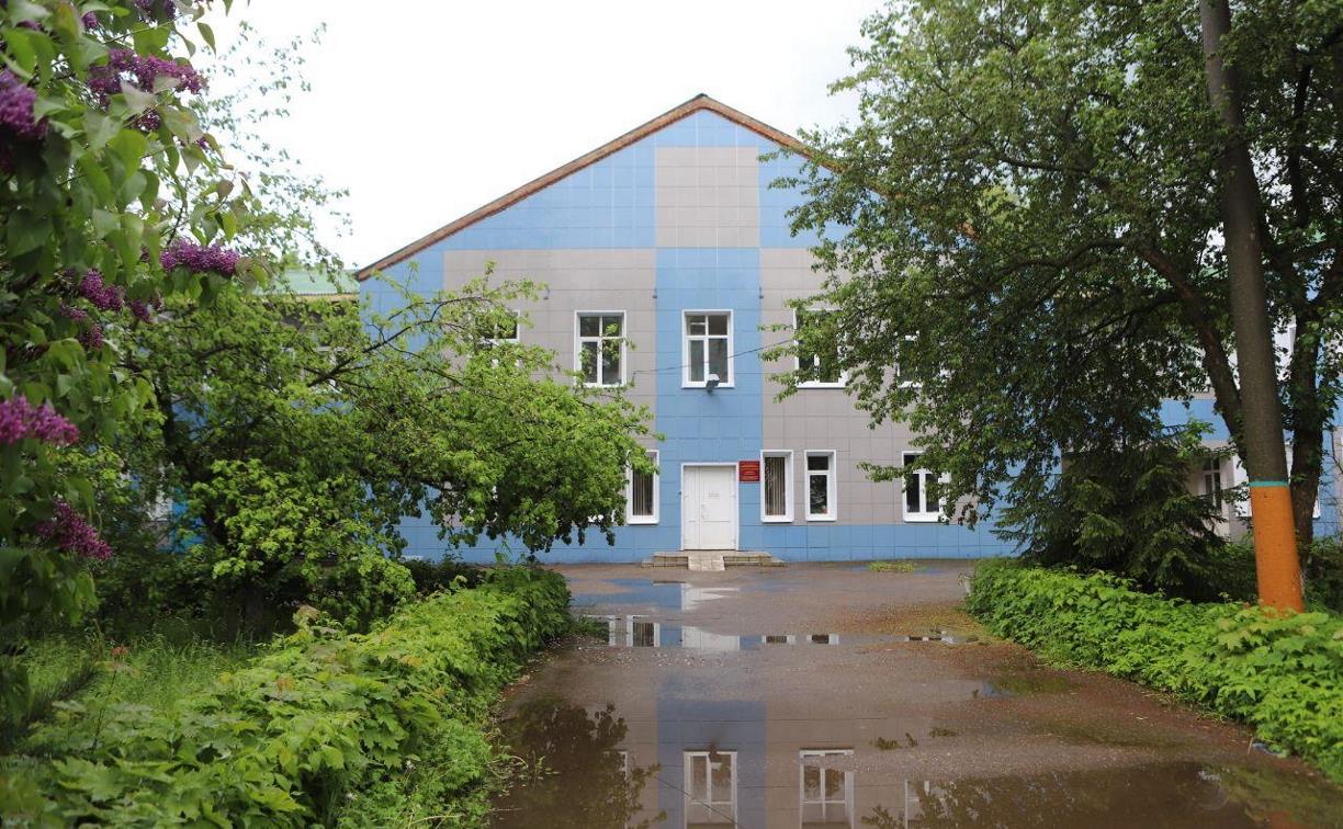 Тульский минздрав: «Роддом в Дубовке закрыт из-за частичного обрушения потолка в родзале»