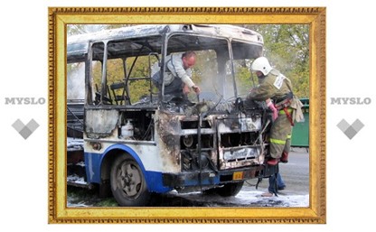 В Туле сгорел маршрутный автобус