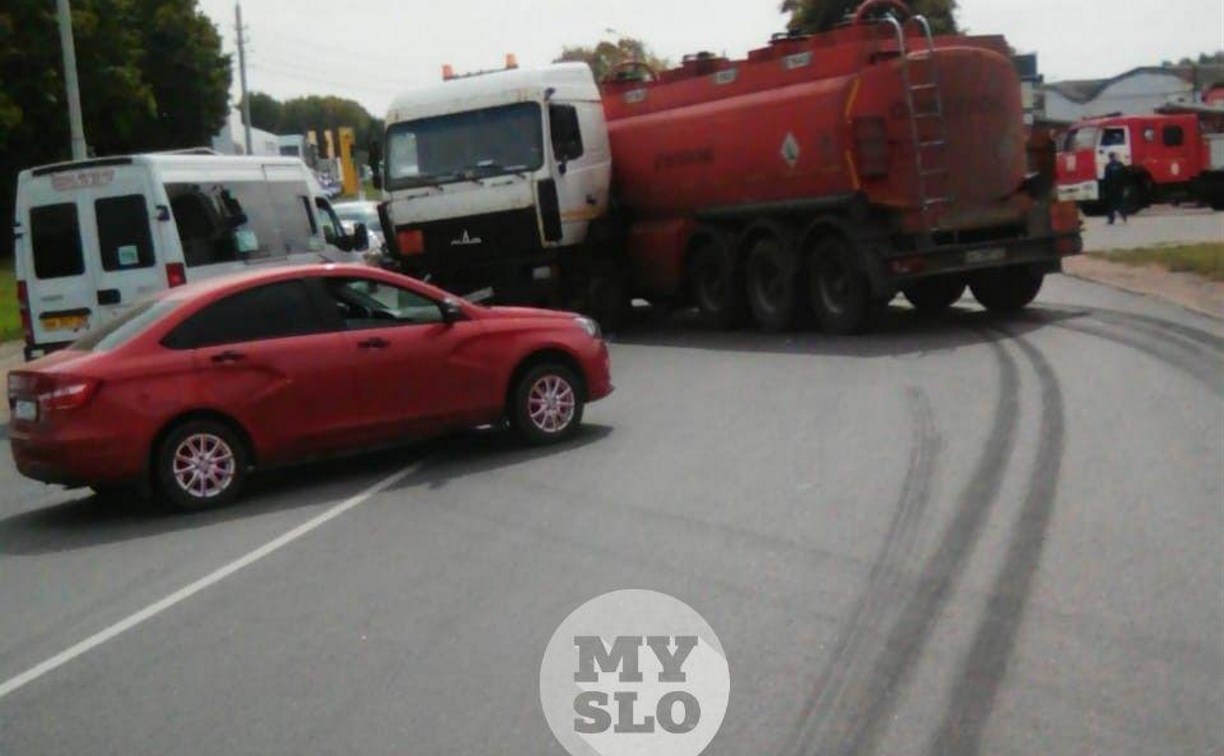 Новомосковское шоссе в Туле перекрыто из-за ДТП с бензовозом