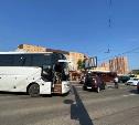 Хаос из-за отключенного светофора: ДТП с автобусом на Зеленстрое попало на видео 
