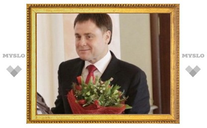 Владимир Груздев поздравил тулячек с праздником