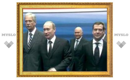 Рейтинги Медведева, Путина и "Единой России" упали