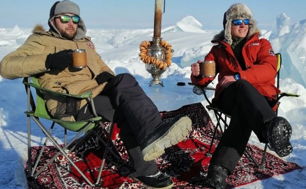 Туляк добрался до Байкала: чай из самовара на льду, хоккей и ночь в юрте