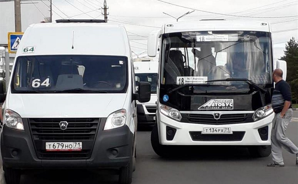 В Туле на ул. Вильямса водители маршрутки и автобуса устроили разборки из-за пассажиров