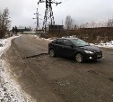 Дорожная яма в Новомедвенском проезде в Туле «выжила» после ремонта