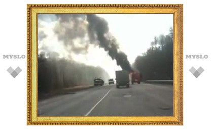 Под Тулой очевидец снял на видео горящую пожарную машину