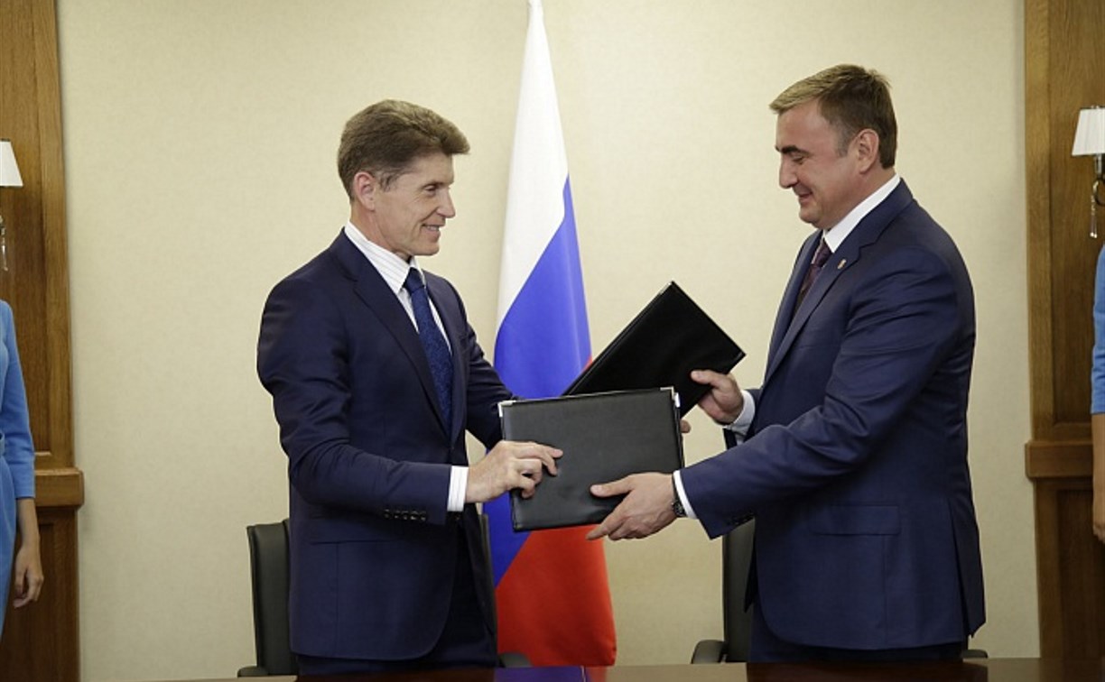 Алексей Дюмин подписал соглашение с губернатором Сахалинской области
