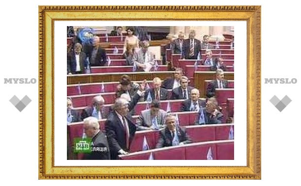 Украинские депутаты решили не менять регламент Рады