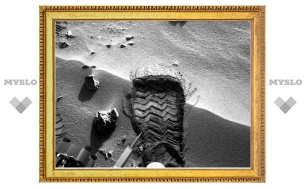 Обнаруженный "Кьюриосити" блестящий объект оказался деталью марсохода