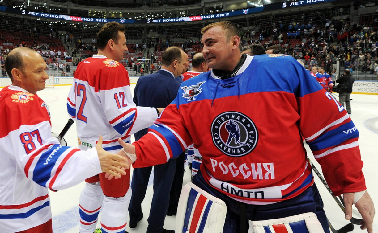 Правительство Тульской области поздравило Алексея Дюмина с Днём хоккейного вратаря