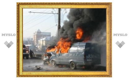 В Туле горит пассажирская «ГАЗель»