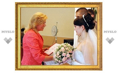 15 свадеб отгремело в Щекине на День молодежи