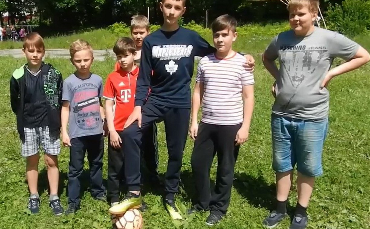 Дети из села Архангельское под Тулой просят губернатора вернуть им стадион 