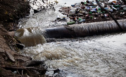 Из-за прорыва коллектора Мясново затопило канализационными стоками 