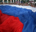 ЛДПР помогла развернуть самый большой флаг России
