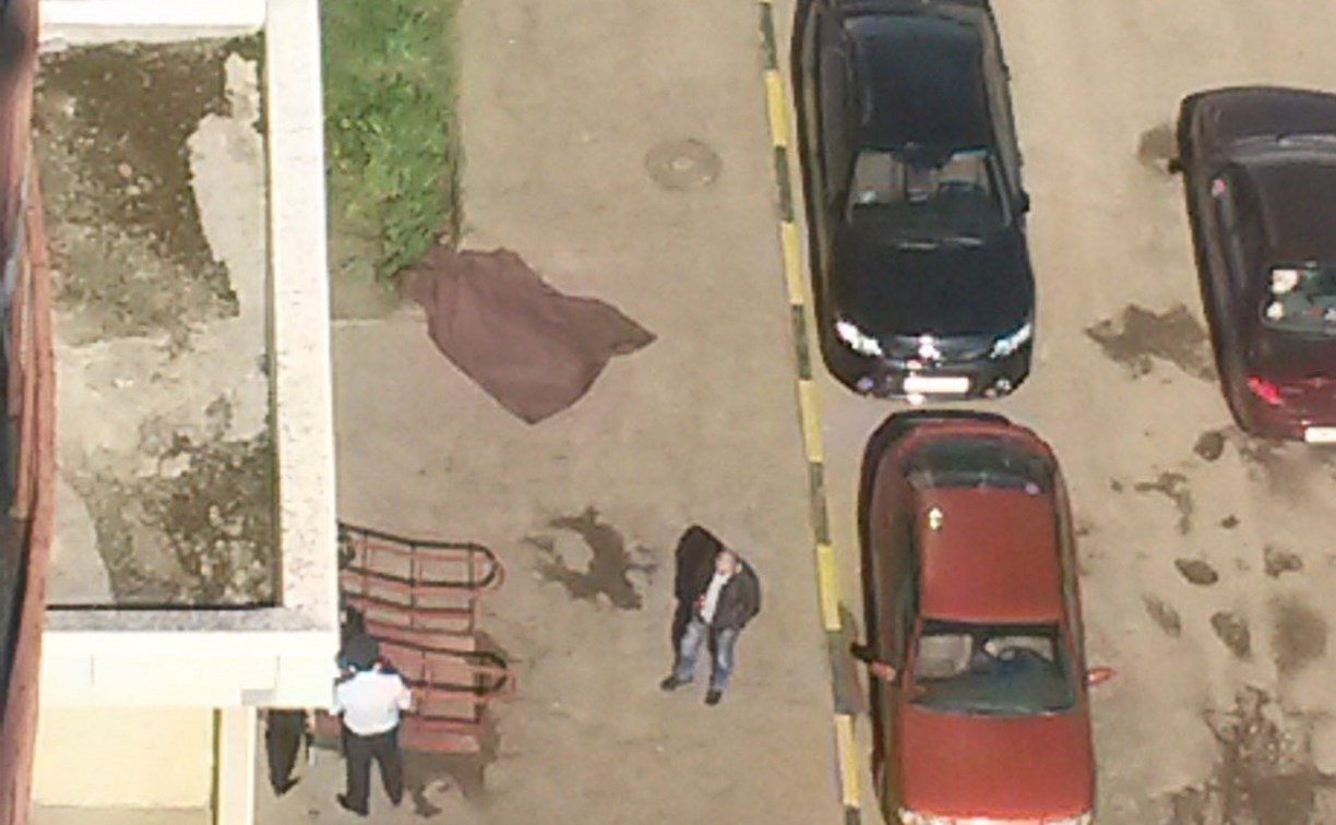 В Туле на улице Хворостухина мужчина выпал из окна 16-го этажа