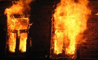 В Щекино ночью сгорел частный дом