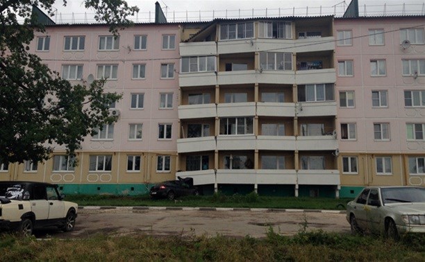 Врезавшаяся в жилой дом автоледи заплатит почти 400 тысяч рублей компенсации