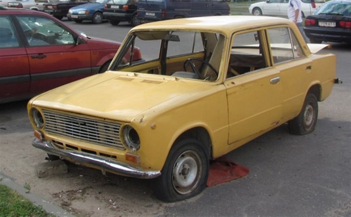 Житель Новомосковска украл сломанный автомобиль