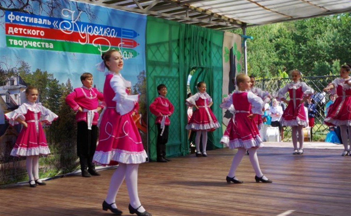 В Поленово состоялся фестиваль детского творчества «Курочка Ряба»