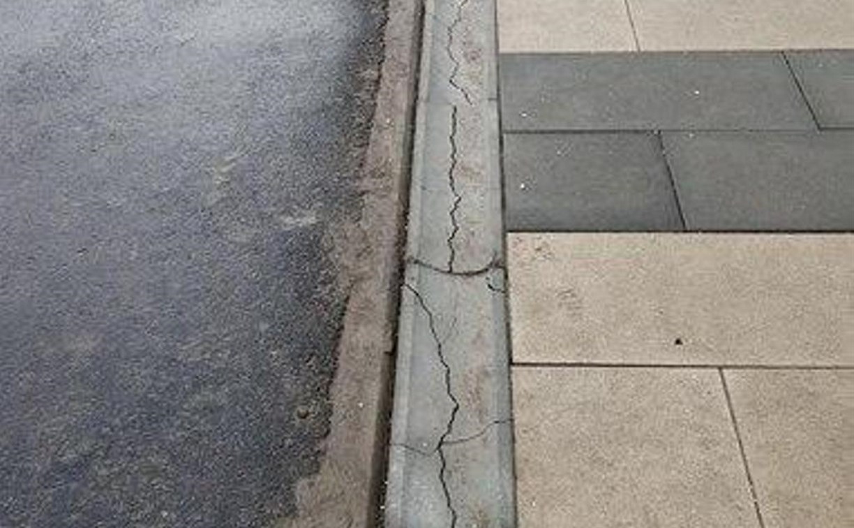 Туляк пожаловался на некачественный ремонт тротуара на проспекте Ленина