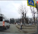 Хамская маршрутка в Туле неслась на красный и едва не сбила пешеходов: видео