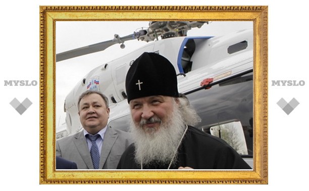 Патриарх Кирилл с минуты на минуту должен прилететь на вертолете