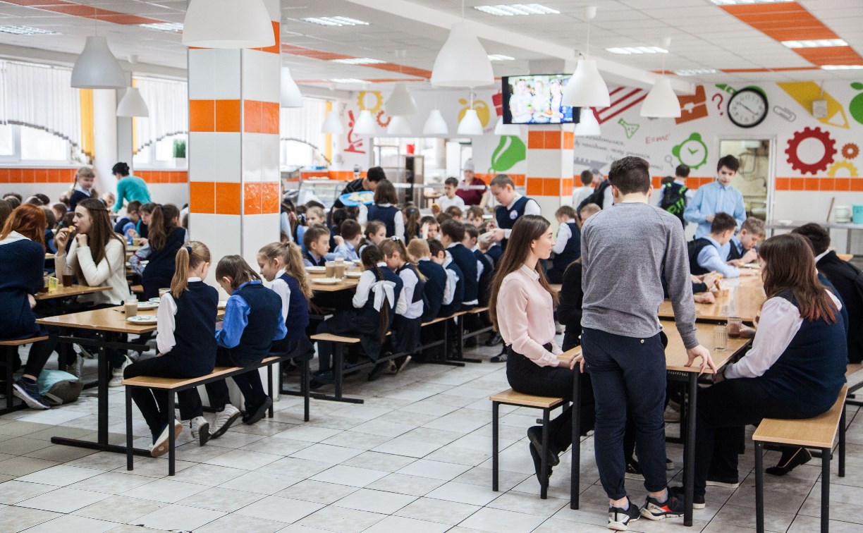 Питание в школах: сколько стоит обед ребенка?