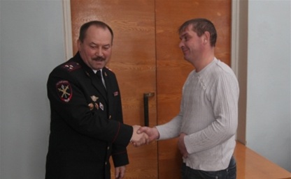 Глава УМВД наградил жителя Белева за содействие в задержании хулигана