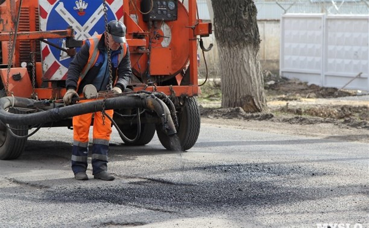 Медведев предлагает ужесточить наказание для подрядчиков за нарушения при ремонте дорог 